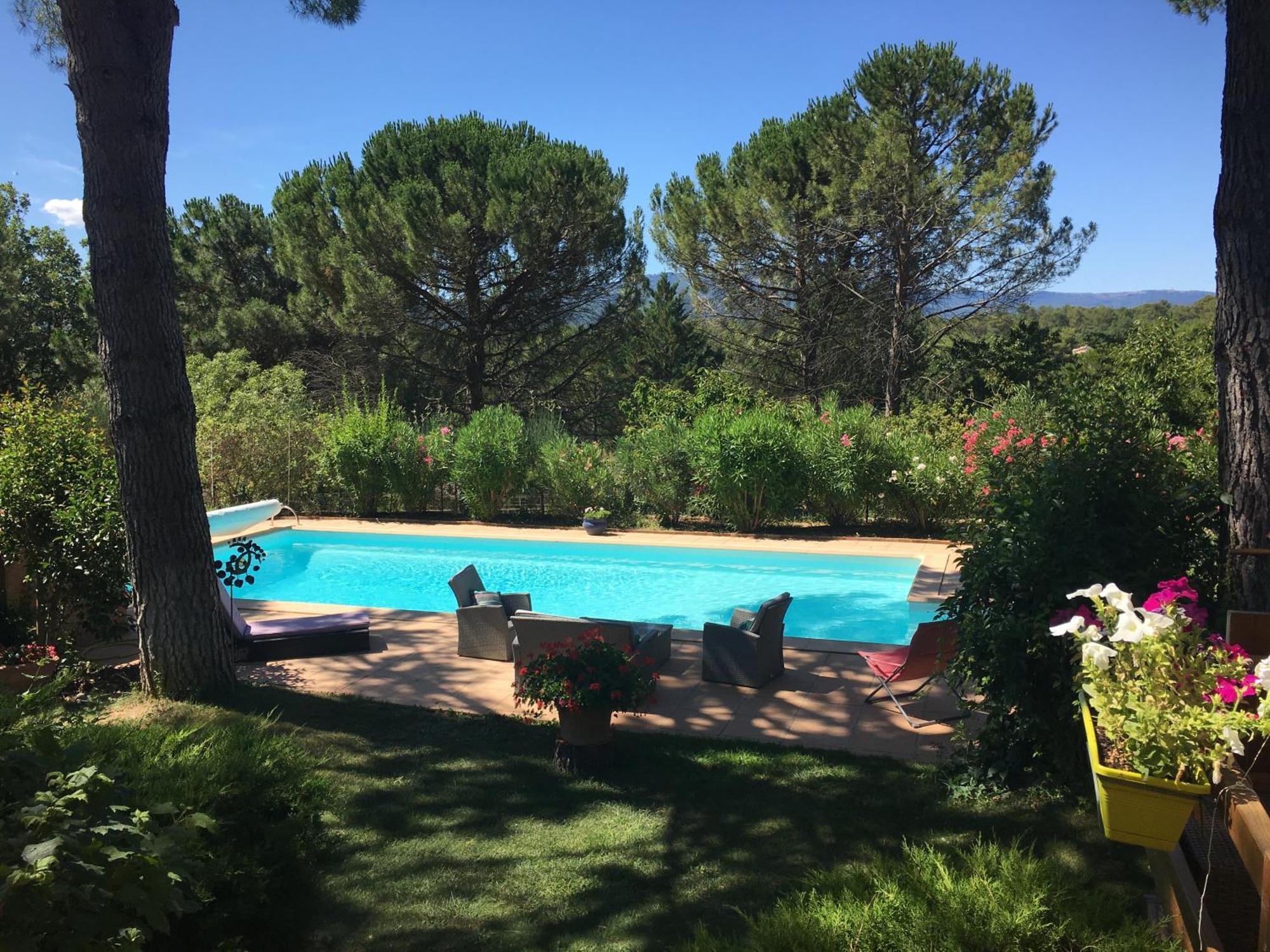 Bel Independant Lumineux - St-maximin Apartment *